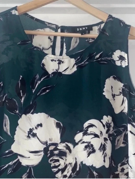 💚 DKNY Black, Hunter Green, and Ivory Floral Sleeveless Top/ Tank - Size Medium - Picture 4 of 5